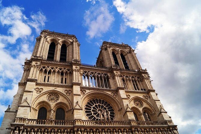Notre Dame interior and Sainte Chapelle Private Tour - Reserved entry that helps you skip the worst of the lines