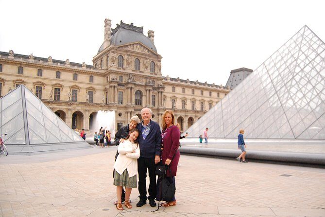 Notre Dame, Ste Chapel, Louvre, Montmartre, Eiffel Tower Private - Montmartre’s artistic roots, without the tourist overload