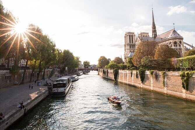 Notre Dame Surroundings with Entry Ticket to Archeological Crypt - Walking past reconstruction: why the surroundings still matter