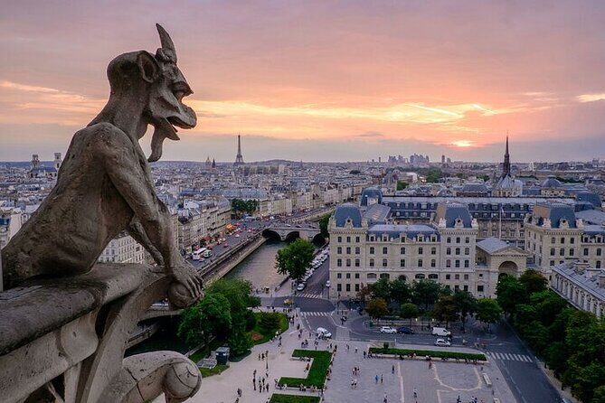 Notre Dame Surroundings with Entry Ticket to Archeological Crypt - The guided part: what you should look for in a good guide
