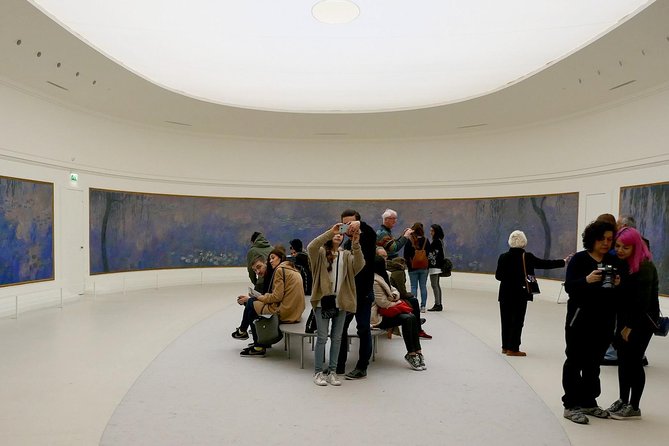 Orangerie & Monet's Water Lilies Exclusive Tour w/ Reserved Entry - The guide’s job: turning famous names into a connected story