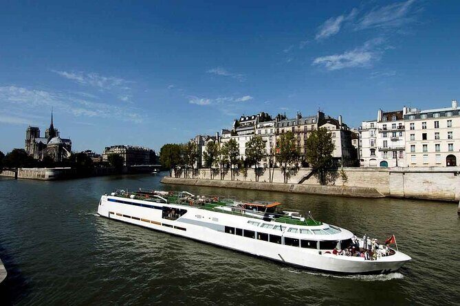 Overnight Stay onboard Paris Seine River Dinner with Cruise - Champagne aperitif, 3-course dinner, and a live singer program