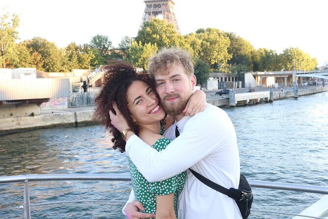 Overnight Stay onboard Paris Seine River Dinner with Cruise - Price and value: what $360.70 per group really buys