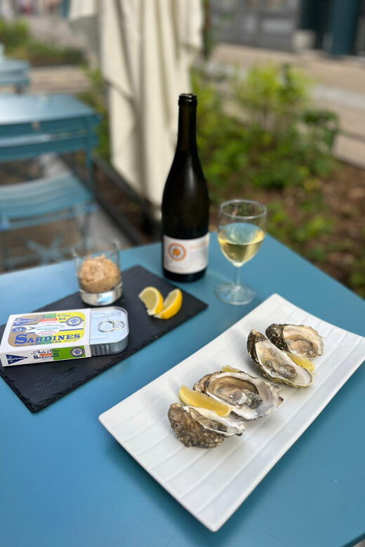 Oyster and white wine tasting in the heart of Montmartre - What the host experience adds (and why it matters for value)