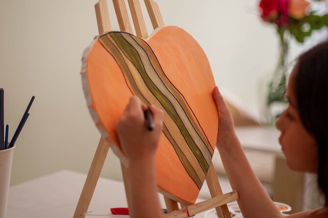 Painting Experience in an Art Café in Paris - Your facilitator’s style: help that supports, not overrides