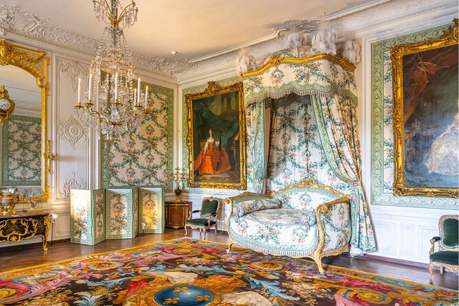 Palace of Versailles Entry ticket with Musical Gardens & Estate - The included English audio guide: helpful when it works