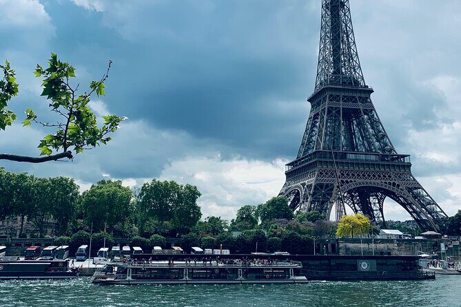 Paris: 1 Hour Seine River Cruise Ticket - Onboard Commentary in Multiple Languages (And Why It Helps)
