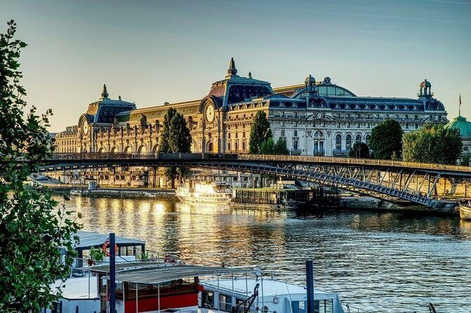 Paris 1 Hour Seine River Cruise Tour and Optional Macaron Tasting - The optional macaron tasting at Mākadamia: a sweet, short add-on