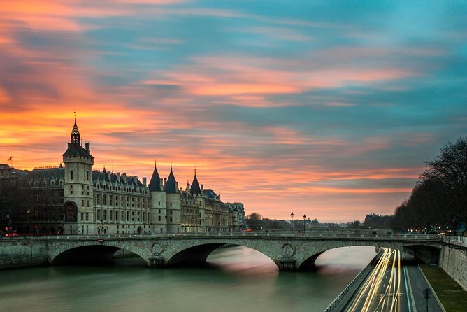 Paris 10-Hour Guided Louvre, Eiffel Tower & Seine River Cruise - Louvre Museum: guided highlight time without drowning in galleries