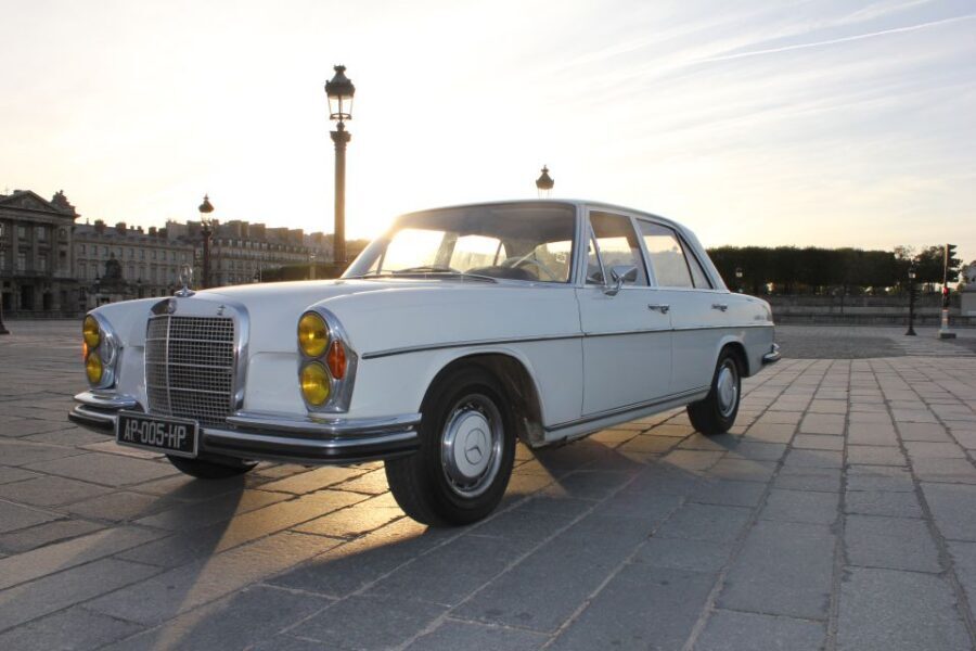 Paris: 2.5-Hour Guided Vintage Car Tour and Wine Tasting - Le Marais to Notre-Dame: a fast start with strong photo payoff