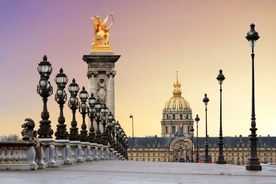 Paris: 2.5-Hour Private City Highlights Kickstart Tour - Champ de Mars, the 75007 Area, and Your Eiffel Tower Finale From Outside
