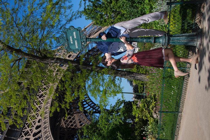 Paris 2-Hour Eiffel Tower Walking Tour with Professional Photo Shoot - The photo package: what you’ll receive and why timing matters