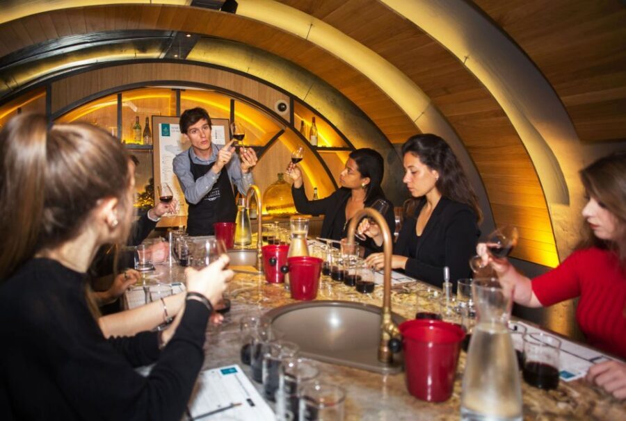 Paris: 2-Hour Wine Making Workshop - Blending your wine: creativity with training wheels