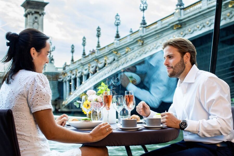 Paris: 3-Course-Dinner Cruise with Wine on the Seine River - The 75-minute timetable and why it actually works