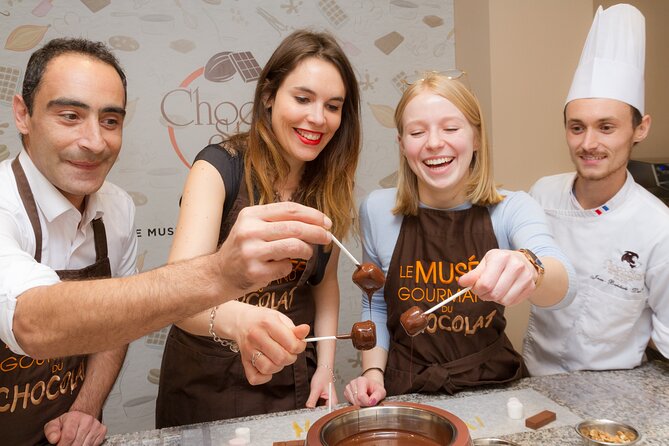 Paris : 45 min Chocolate Workshop at Choco-Story Paris - The 45-minute workshop: dipping technique and decorated bars