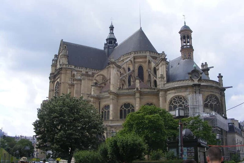 Paris 6-Hour Private Guided Walking Tour - Starting near hotel reception with a red tote guide