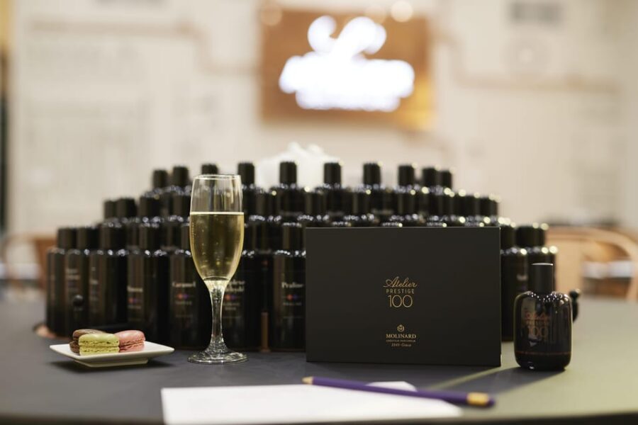 Paris 6 : Private Perfume Workshop 2 Hours - Testing 100 Essences: From Sniffing to Blind Ranking