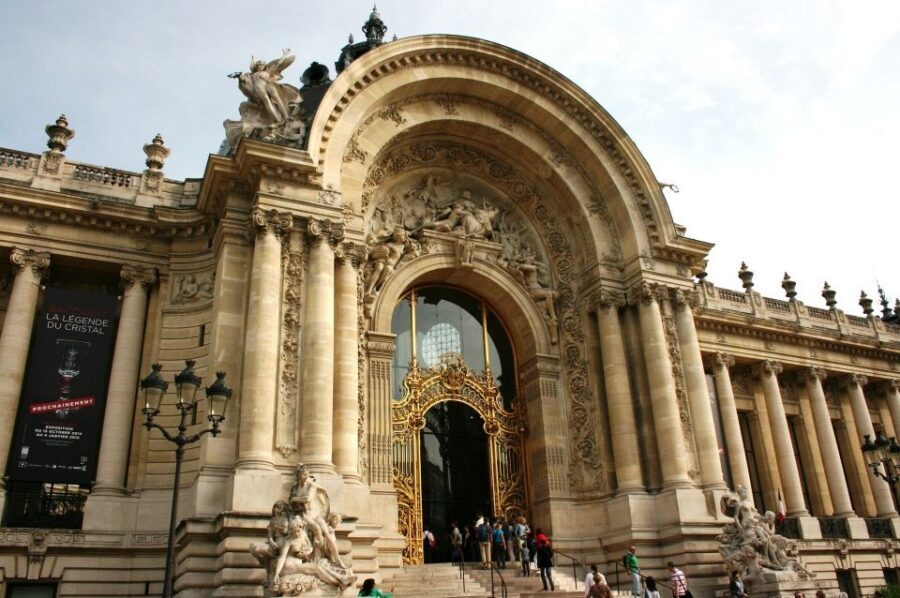 Paris: Arc de Triomphe Entry and Walking Tour - Arc de Triomphe: skipped-line entry plus self-guided time to photograph