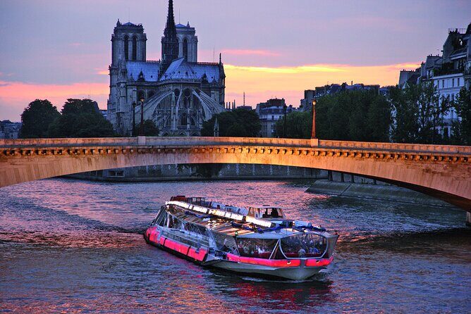 Paris Bateaux Mouches Special Bastille Day Dinner Cruise - Who this cruise is for, and who should skip it