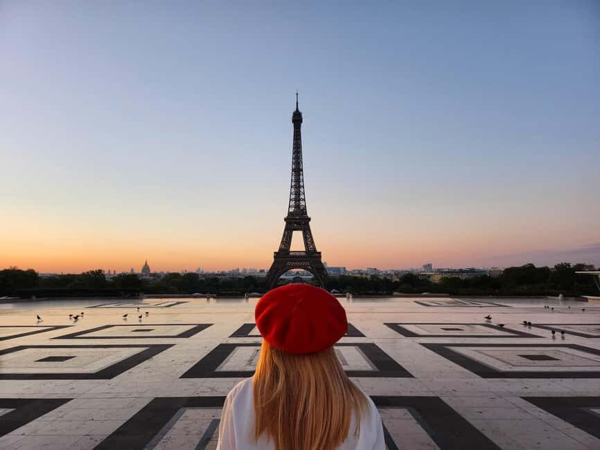 Paris Before the Crowds: Sunrise Bike Tour with Breakfast - The big sights, with the crowd removed
