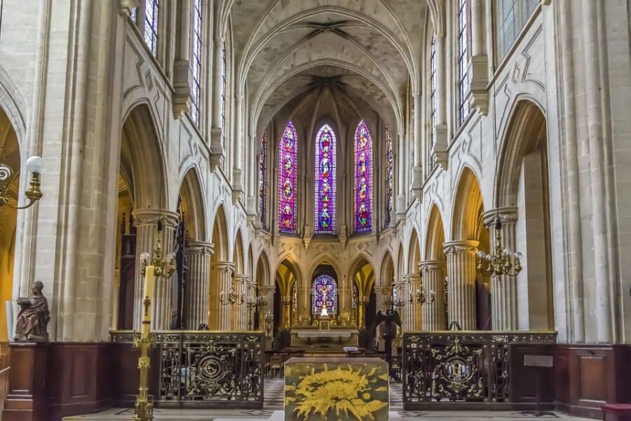 Paris: Best Churches in the City Private Walking Tour - The meetup location: start close to the action