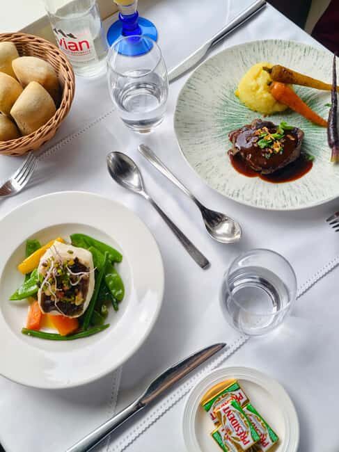 Paris : Bistronomic early dinner cruise - A 90-minute Seine cruise built for early dinner energy