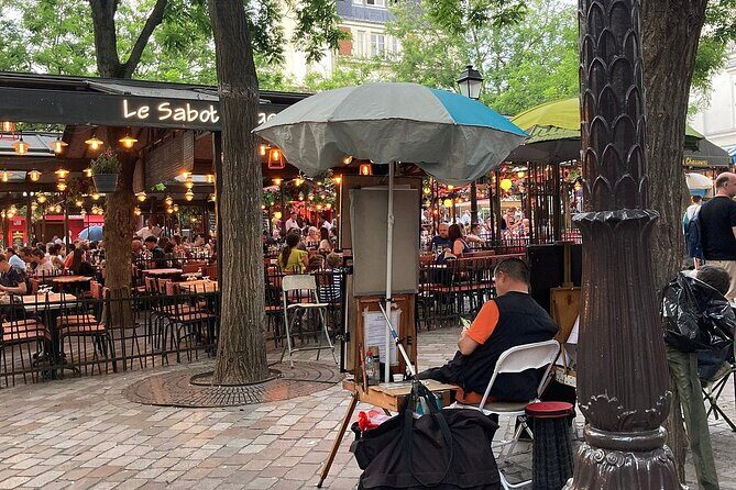 Paris Bites & Stories : A Tasty City Adventure with a Local - Rue Norvins Macarons: The Almond-Meringue Science