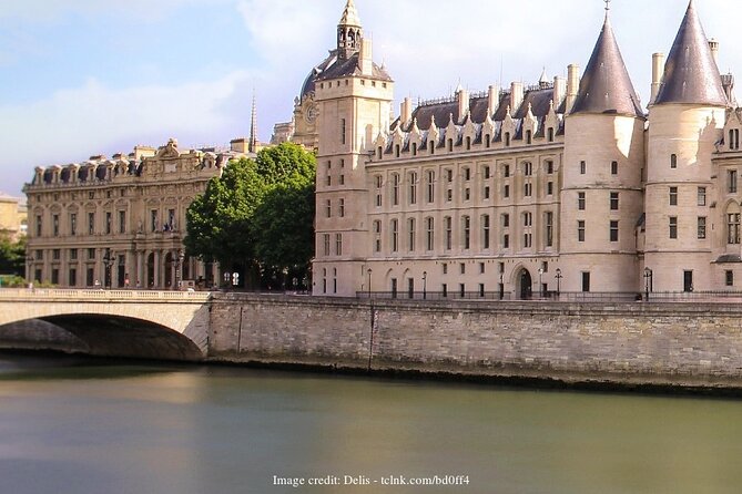 Paris by Night 2-hour Private Tour with Scenic Seine River Cruise - Latin Quarter after dark: Sorbonne, Saint Severin, and Shakespeare & Co.