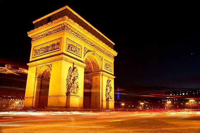 Paris By Night - Vision Tour - Private Trip - Electric SUV comfort for up to four people