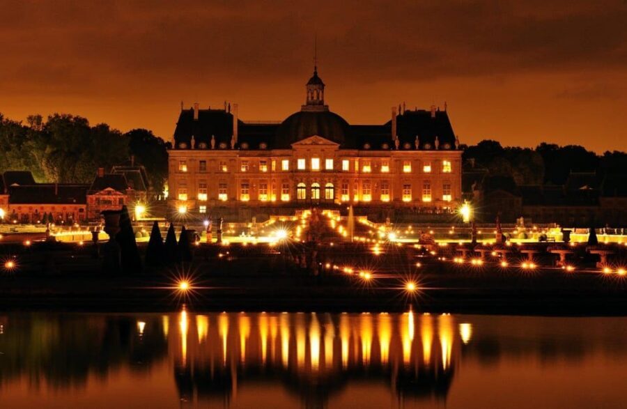 Paris: Candlelit Dinner at Vaux-le-Vicomte by Limousine - Inside the Château: Audio Guide Freedom and the Wow of the Rooms