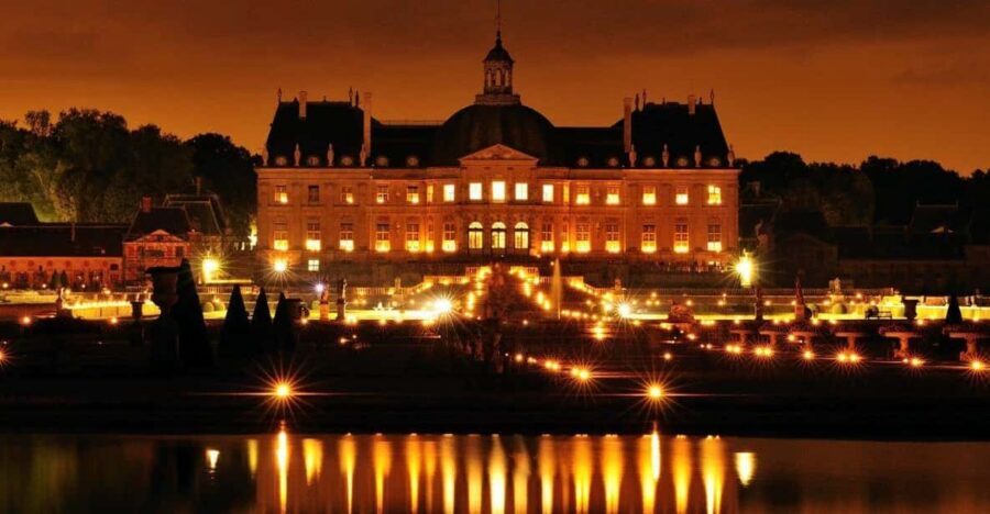 Paris: Candlelit Dinner at Vaux-le-Vicomte by Limousine - The Candlelit Moment: Classical Music, 2,000+ Lights, and Fireworks