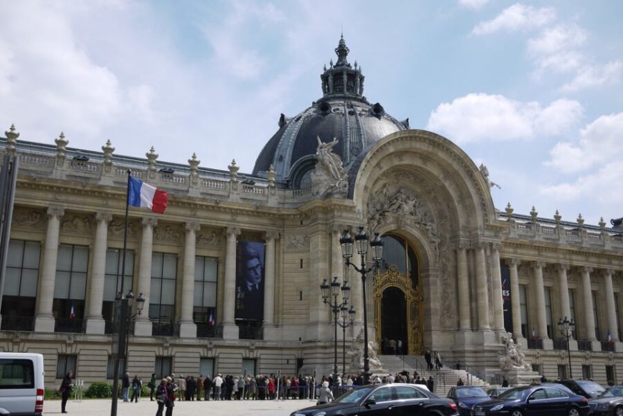 Paris Champs-Élysées 2-Hour Private Walking Tour - Meeting at Place de la Concorde (and finding your guide fast)