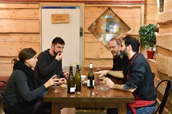 Paris Cheesemaking Workshop including Wine and Cheese Tasting with an Expert - Entering Musée Vivant du Fromage: your meeting point on Île Saint-Louis