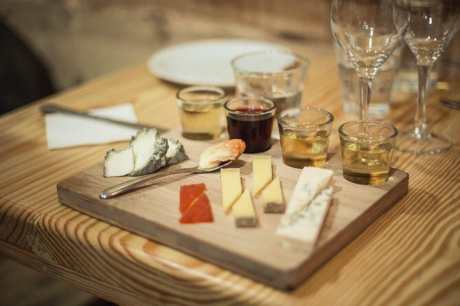 Paris Cheesemaking Workshop including Wine and Cheese Tasting with an Expert - The butter-making bonus you may not expect
