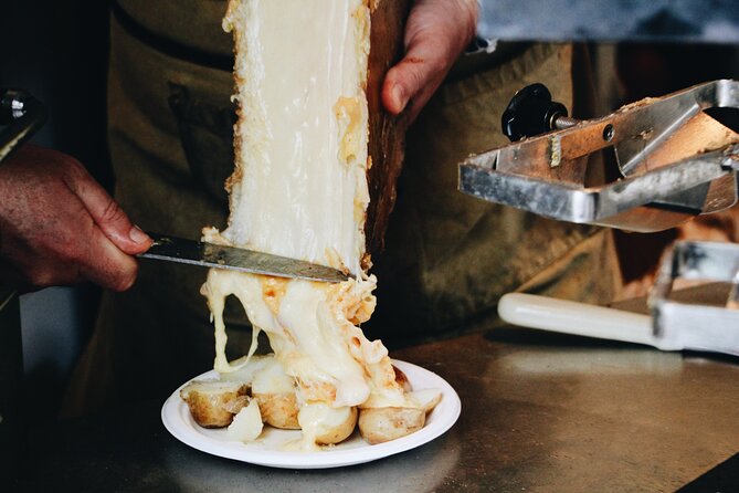 Paris Christmas Food Tour with a Local Guide, and Seasonal Treats - Saint-Germain-des-Prés Quarter: Mulled Wine, Café Names, and Street Market Magic