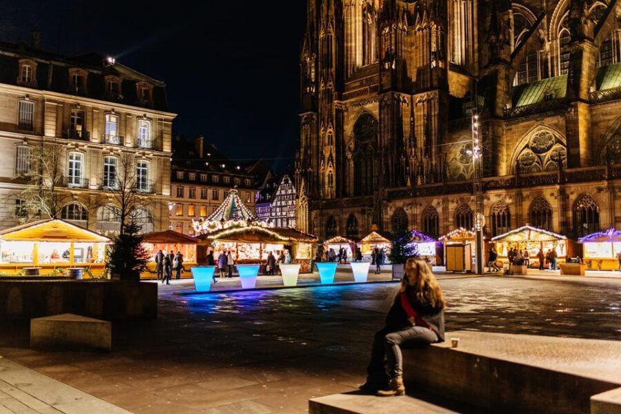 Paris: Christmas Market Guided at Notre Dame & Food Tasting - Notre-Dame history briefing before you hit the market
