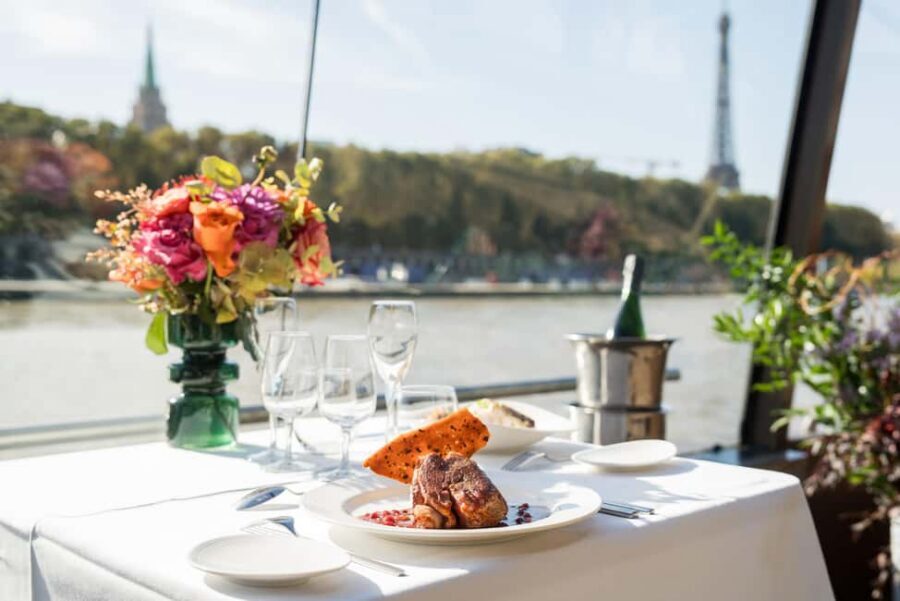 Paris : Christmas Special Lunch Cruise on the Seine River - Should you book this Paris Christmas Special Lunch Cruise?