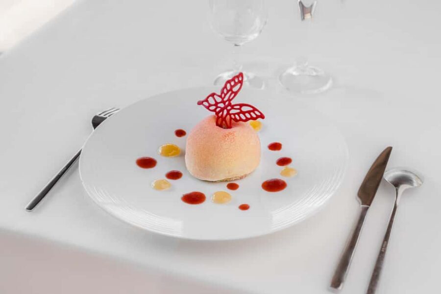 Paris : Christmas Special Lunch Cruise on the Seine River - The Eiffel Tower lights: your best photo moment on the Seine