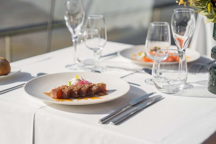 Paris : Christmas Special Lunch Cruise on the Seine River - Who should book, and who should think twice