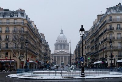 Paris Christmas Tour with a Local Guide: Custom & Private - Rue des Francs-Bourgeois: gift shopping with a local eye
