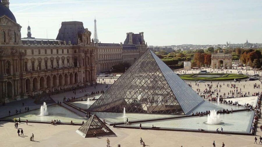 Paris: City Pass – Eiffel, Louvre & 27+ Must-See Sights - Montmartre and Sacré-Cœur: Local Guidance for Steep Streets