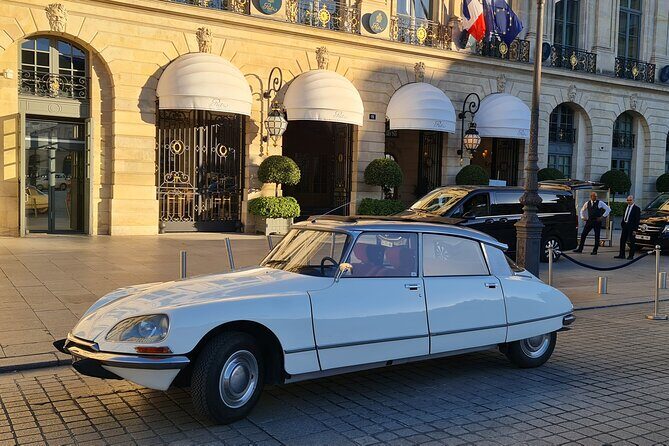 Paris City Tour 1h00 Citroën DS Vintage with Open Roof - Comfort in a convertible DS: what open-roof touring really means