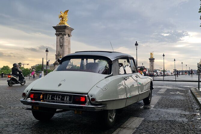 Paris City Tour 1h00 Citroën DS Vintage with Open Roof - The 1-hour route: Bir-Hakeim bridge, Louvre pyramid, and the Senate