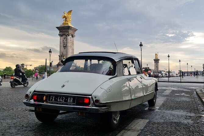 Paris City Tour 2h00 Citroën DS Vintage with Open Roof - Trocadéro and Palais de Chaillot: the Eiffel Tower view that feels cinematic