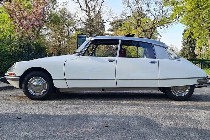 Paris City Tour 3h00 Citroën DS Vintage with Open Roof - The Open Roof Advantage: Better Photos, More Paris Air