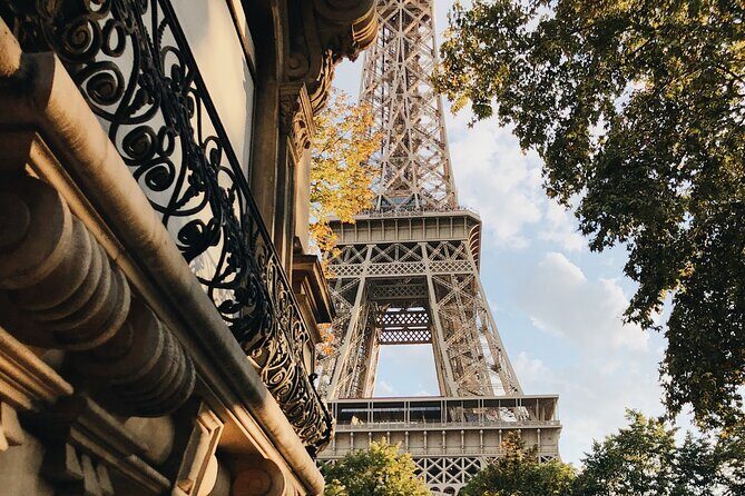Paris City tour & Transfer CDG - Eiffel Tower stop: getting the landmark feeling fast