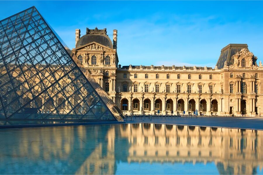 Paris: City Tour with Louvre Tickets & Cider with a Crepe - Guides, languages, and pacing: what makes it feel personal