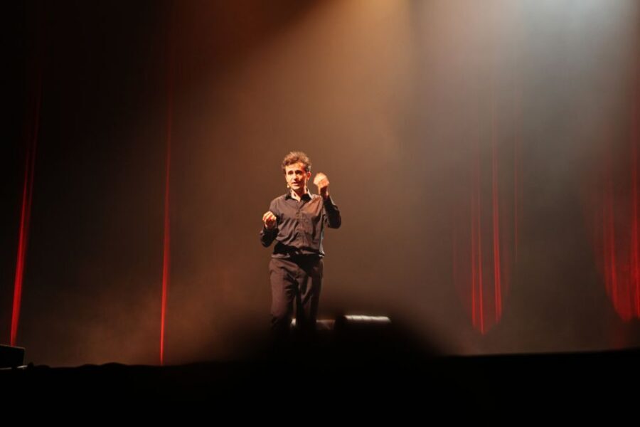 Paris: Comedy Show in English - How to Become a Parisian - Learning Parisian Talk and Looks: The Fastest Way to Blend In