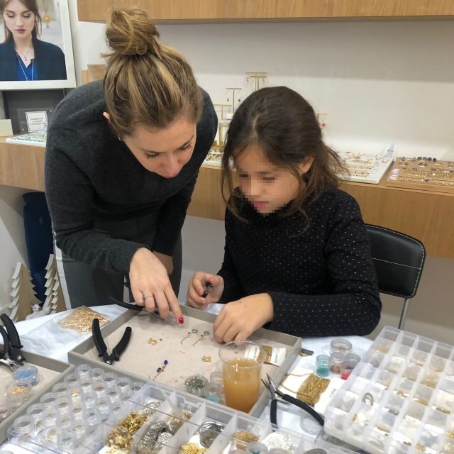 Paris: Create Your Own DIY Jewelry Souvenir Workshop - Choosing Stones, Beads, and Chains for Necklace, Bracelet, or Earrings