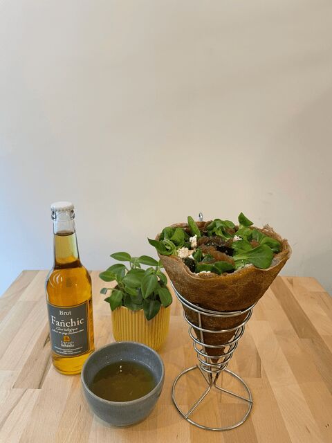 Paris: Crepes and cider tasting Experience - The Cider Part: Bottled Brut as Your Pairing